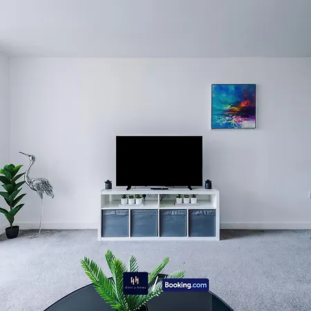 Apartment Large 2 Bedroom With Balcony By Host A Manchester