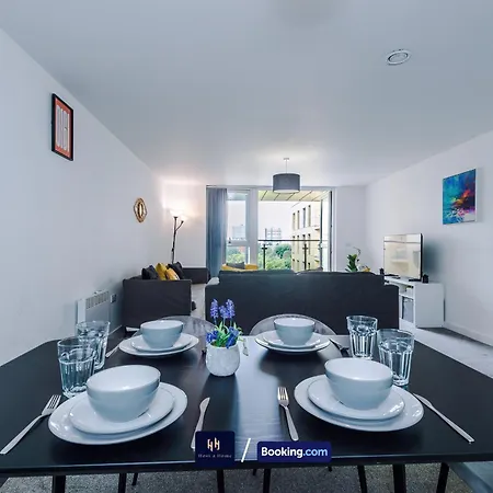 Apartment Large 2 Bedroom With Balcony By Host A *