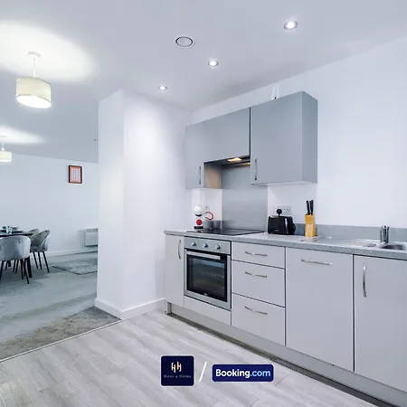 Apartment Large 2 Bedroom With Balcony By Host A Manchester