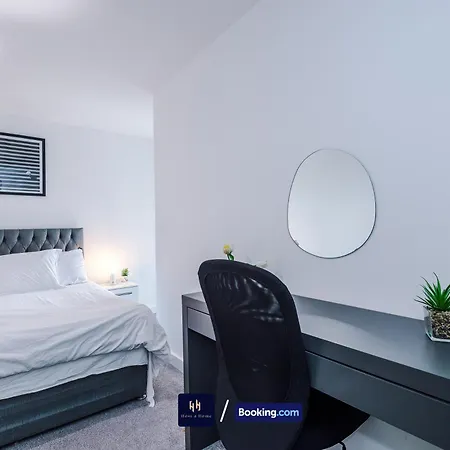 Apartment Large 2 Bedroom With Balcony By Host A Manchester