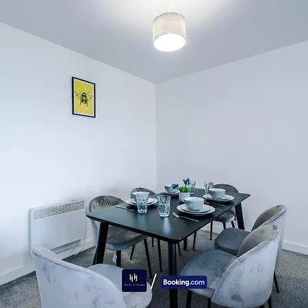 Large 2 Bedroom With Balcony By Host A Manchester