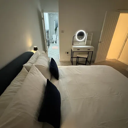 Levenshulme House - 2 Bedroom - Sleeps 6 - Free Parking & Wifi * 曼彻斯特