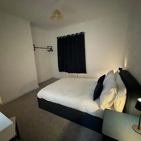 Holiday home Levenshulme House - 2 Bedroom - Sleeps 6 - Free Parking & Wifi Manchester