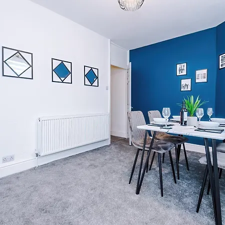New! 3-bed House In By 53 Degrees Property, Ideal For Contractors, Business & Long Term, Free Parking! * Manchester