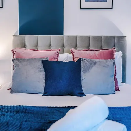 New! 3-bed House In By 53 Degrees Property, Ideal For Contractors, Business & Long Term, Free Parking! Μάντσεστερ