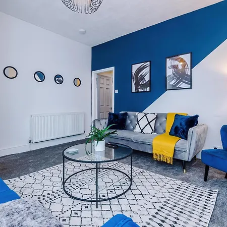 New! 3-bed House In By 53 Degrees Property, Ideal For Contractors, Business & Long Term, Free Parking! Holiday home *