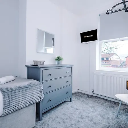 Holiday home New! 3-bed House In By 53 Degrees Property, Ideal For Contractors, Business & Long Term, Free Parking! *