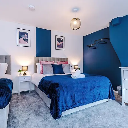 Holiday home New! 3-bed House In By 53 Degrees Property, Ideal For Contractors, Business & Long Term, Free Parking! *