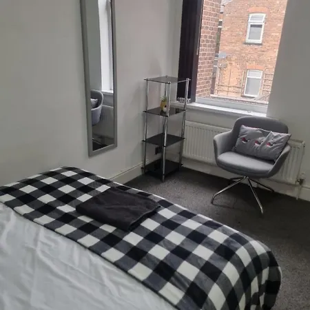 Gorgeous Stylish Cheri Victorian House In Semesterbostad