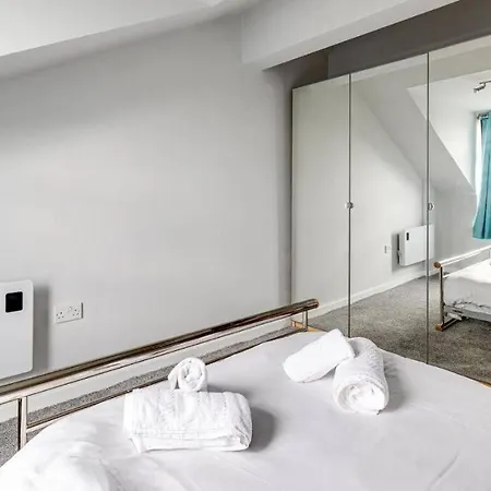 Large 2 Bed 2 Bath