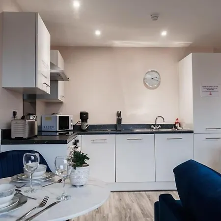 1 Bed Media Flat Free Parking Apartamento