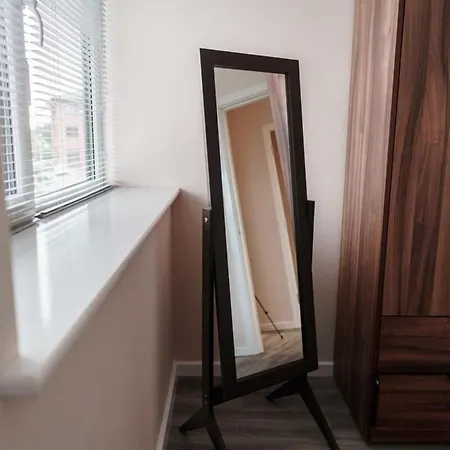Apartment With Free Parking By Superhost *
