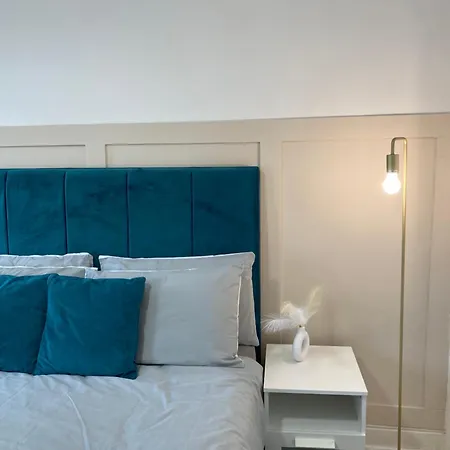 Traditional Home-games Room-free Parking Apartment Manchester