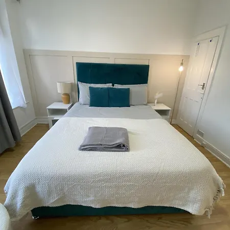 Holiday home Spacious 2-bed Near Etihad-games Room-free Parking *