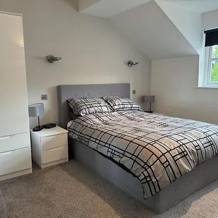 Apartment 5c Barton Road *