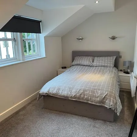 Apartment 5c Barton Road *