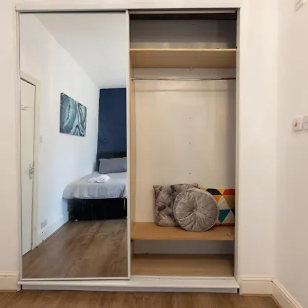 Salford City Oasis - Spacious 4 Bedroom House Сasa de vacaciones Mánchester