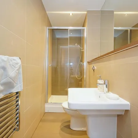 Luxury Riverside Retreat In Salford Strong Wifi
