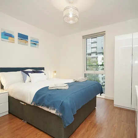 Luxury Riverside Retreat In Salford Strong Wifi アパート *