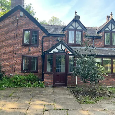 Rainsough Entire House Sleeps Upto 22 - Free Parking & Wifi * מנצ'סטר