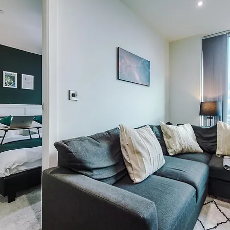 Apartment Modern 2 Bed In Centre With Pool Table *