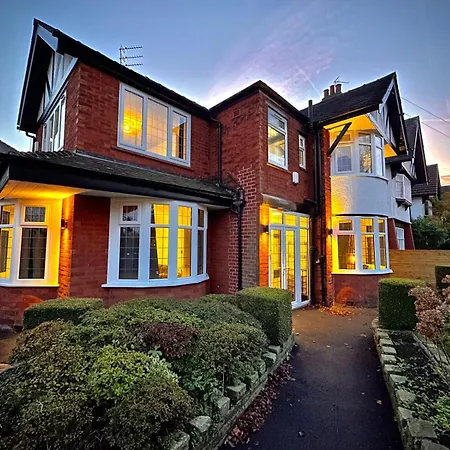 Holiday home Bright 5 Bedroom House In Didsbury, *