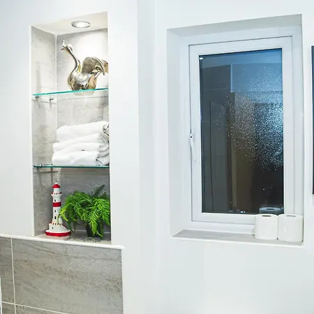 Entire In Apartament *