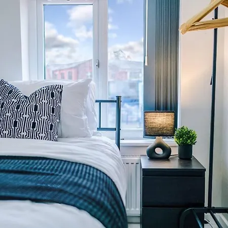 Stylish 3 Bed In Salford W Pool Table And Ps4 By Vista Short Lets Salford