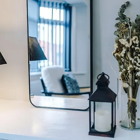 Stylish 3 Bed In Salford W Pool Table And Ps4 By Vista Short Lets Salford Apartment *