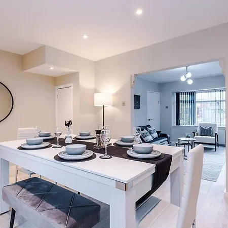 Stylish 3 Bed In Salford W Pool Table And Ps4 By Vista Short Lets Salford