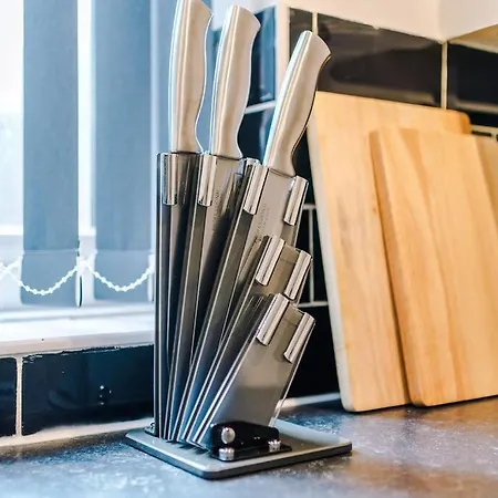 Stylish 3bdr House By Vista Short Lets & Serviced With Free Parking, Pool Table And Ps4 Apartment