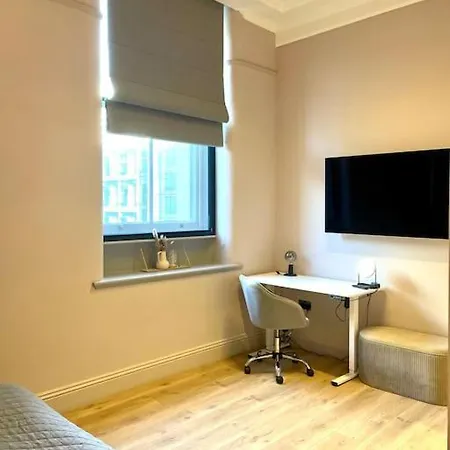 Chic City Apartment *