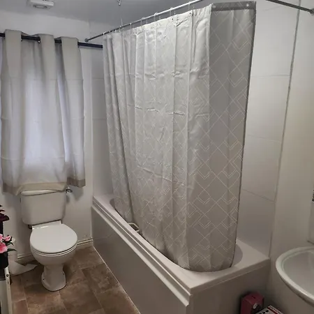 City Centre - 2 Bedrooms - Pet Friendly - Garden Hébergement de vacances *