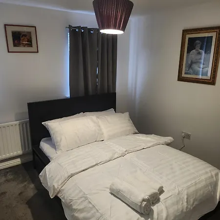 Hébergement de vacances City Centre - 2 Bedrooms - Pet Friendly - Garden *