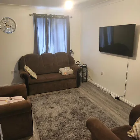 City Centre - 2 Bedrooms - Pet Friendly - Garden *