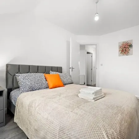 2 Bedroom By Brookland Serviced Short Lets With Free Wifi *