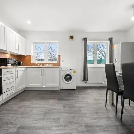 2 Bedroom By Brookland Serviced Short Lets With Free Wifi