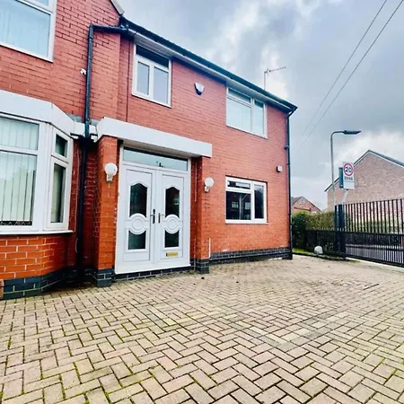 13 Guests - Free Parking - House Vakantiehuis