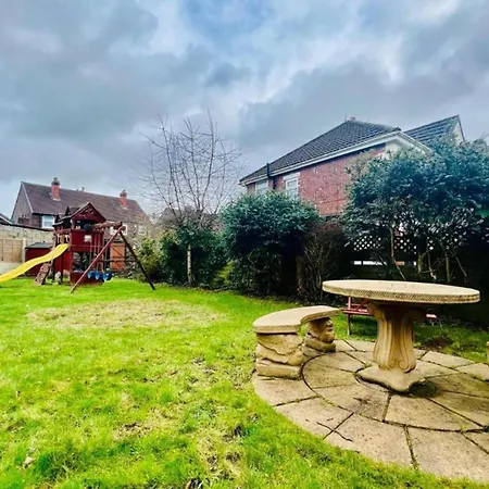 13 Guests - Free Parking - House Ferienhaus