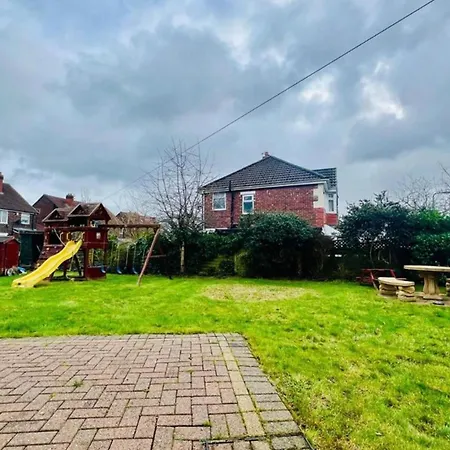 Vakantiehuis 13 Guests - Free Parking - House Manchester