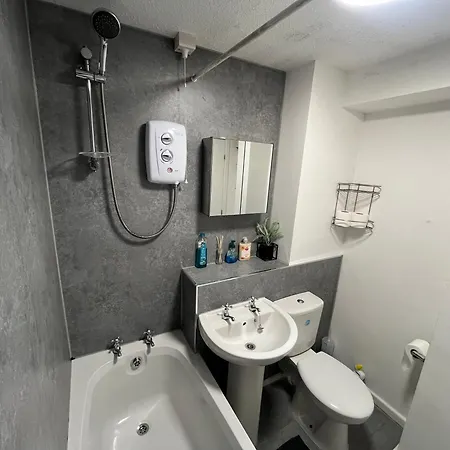 Cosy 2 Bedroom Near Centre *