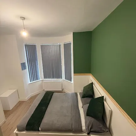 Cosy Double Bedroom With Attached Bathroom * Manchester