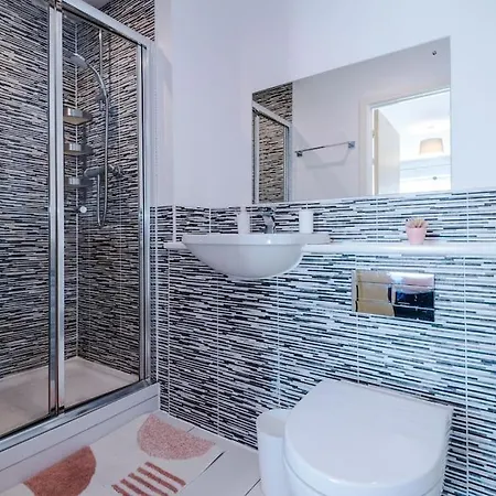 Holiday home The Eastern Hive - King Bed, 3x Parking, Coop Live & Etihad Manchester