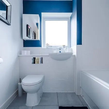 The Eastern Hive - King Bed, 3x Parking, Coop Live & Etihad Holiday home *