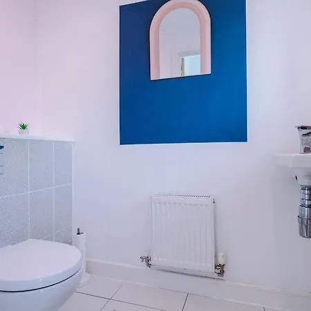 Modern Townhouse Near Coop Live Etihad *