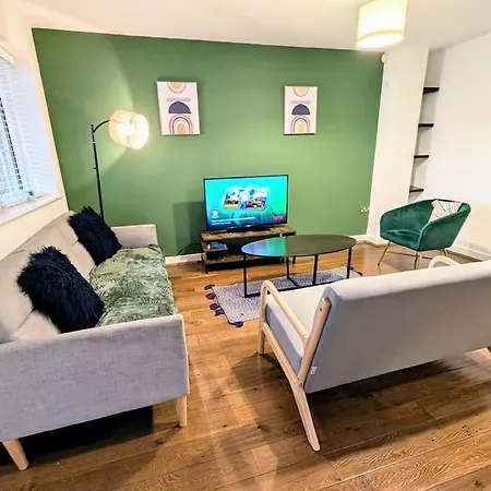 Modern Townhouse Near Coop Live Etihad Дом отдыха Манчестер