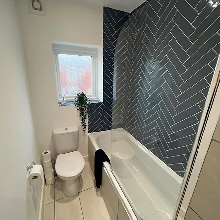 Stylish Renovated Near City Centre