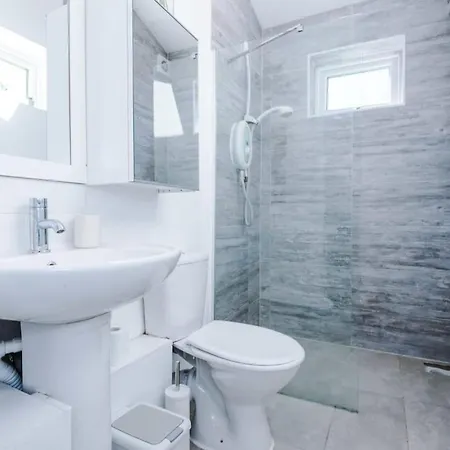 Large 4 Bedroom With Free Parking Near Mediacityuk 別荘 *