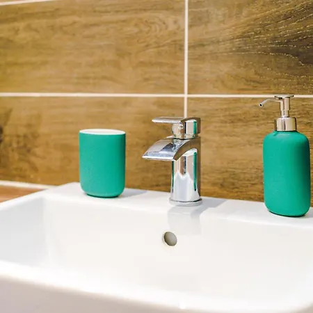 Rest&recharge At Waterway House * 맨체스터