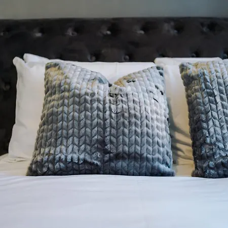 Rest&recharge At Waterway House 맨체스터